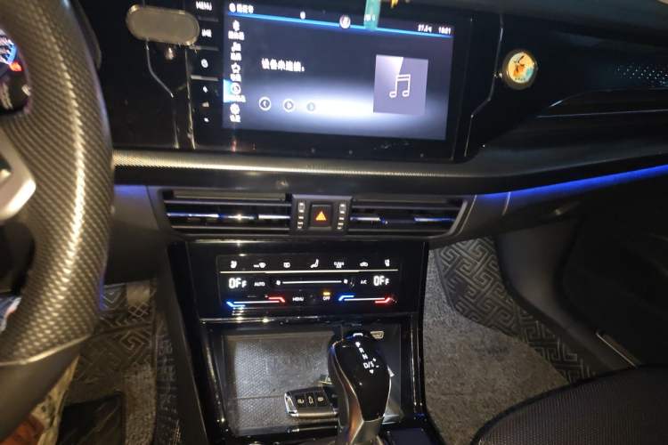 Used Volkswagen Passat 2022 330TSI Luxury Edition Audio And AC Panel