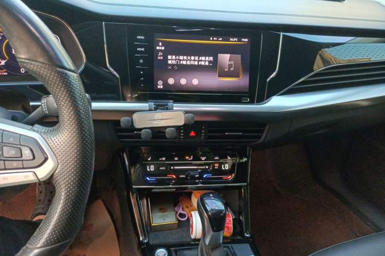 Used Volkswagen Passat 2022 330TSI Starry Elite Edition Audio And AC Panel