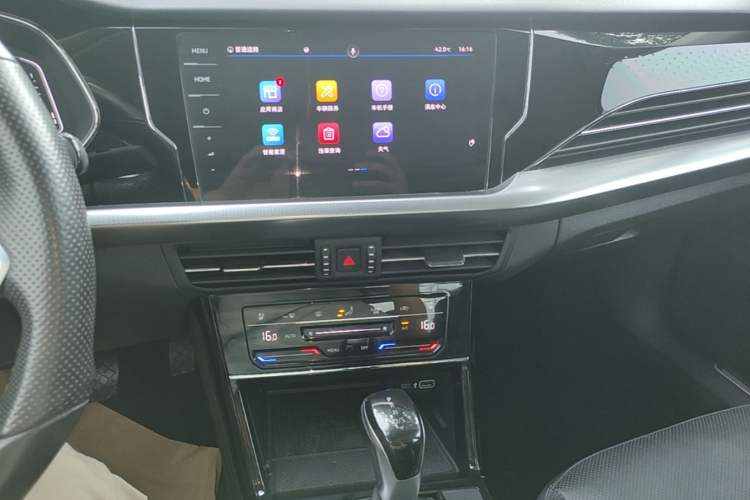 Used Volkswagen Passat 2022 330TSI Starry Luxury Edition Audio And AC Panel