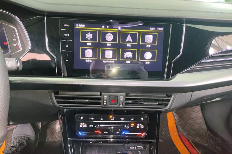Used Volkswagen Passat 2022 330TSI Luxury Edition Audio And AC Panel