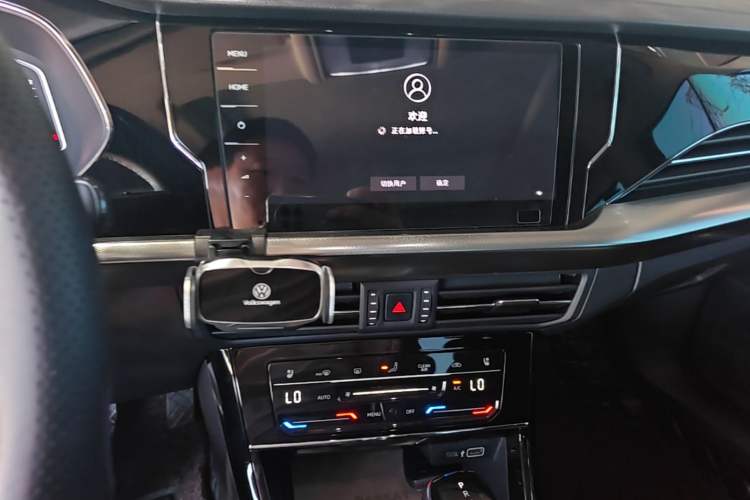 Used Volkswagen Passat 2022 330TSI Luxury Edition Audio And AC Panel