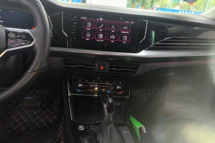 Used Volkswagen Passat 2022 330TSI Starry Luxury Edition Audio And AC Panel