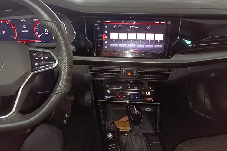 Used Volkswagen Passat 2022 330TSI Starry Luxury Edition Audio And AC Panel