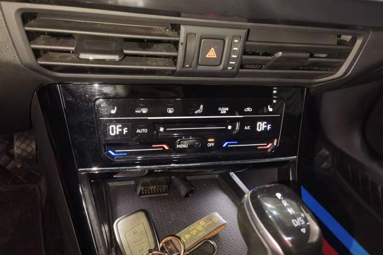 Used Volkswagen Passat 2022 330TSI Starry Elite Edition Audio And AC Panel