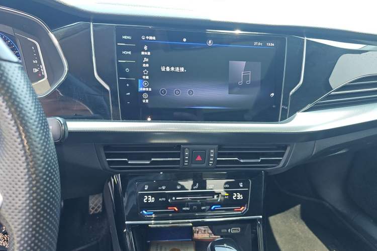 Used Volkswagen Passat 2022 330TSI Luxury Edition Audio And AC Panel
