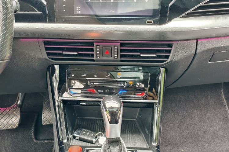 Used Volkswagen Passat 2022 330TSI Elite Edition Audio And AC Panel