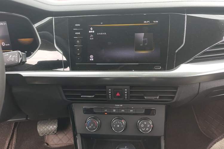 Used Volkswagen Passat 2022 280TSI Business Edition Audio And AC Panel