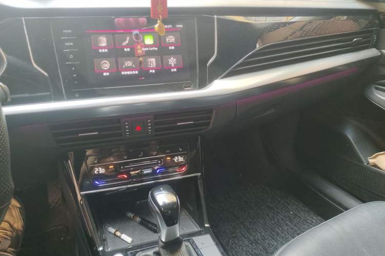 Used Volkswagen Passat 2022 330TSI Elite Edition Audio And AC Panel