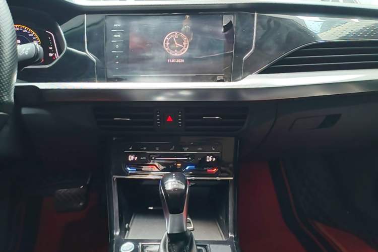 Used Volkswagen Passat 2022 330TSI Elite Edition Audio And AC Panel