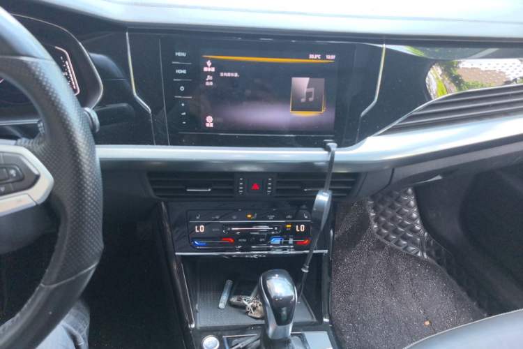 Used Volkswagen Passat 2022 330TSI Starry Elite Edition Audio And AC Panel