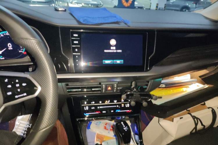 Used Volkswagen Passat 2022 330TSI Starry Luxury Edition Audio And AC Panel