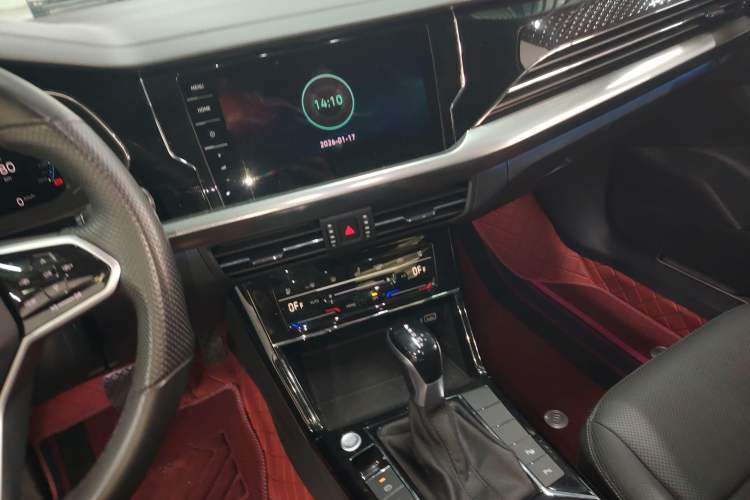 Used Volkswagen Passat 2022 330TSI Luxury Edition Audio And AC Panel