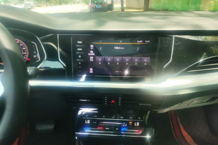 Used Volkswagen Passat 2022 330TSI Starry Elite Edition Audio And AC Panel