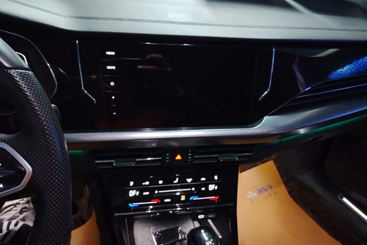 Used Volkswagen Passat 2022 330TSI Starry Luxury Edition Audio And AC Panel