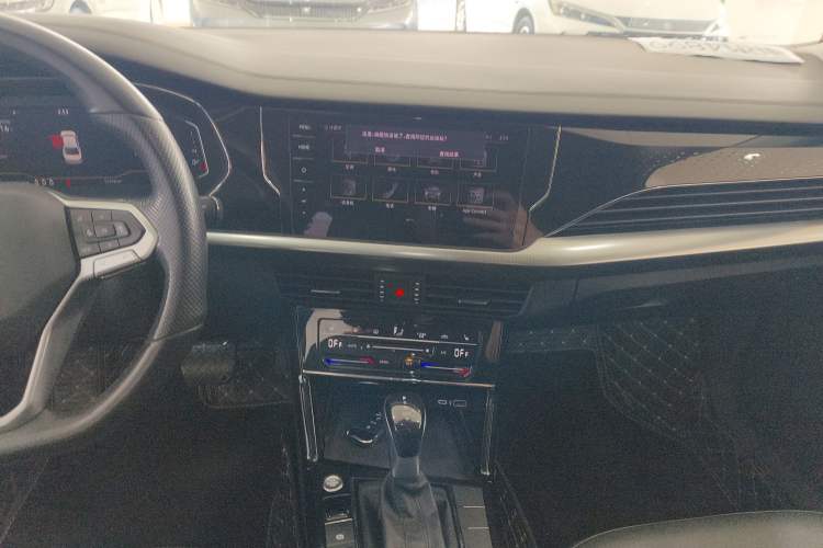 Used Volkswagen Passat 2022 330TSI Starry Elite Edition Audio And AC Panel