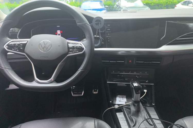 Used Volkswagen Passat 2022 330TSI Starry Luxury Edition Center Console