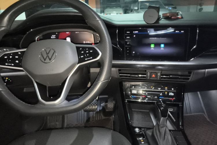Used Volkswagen Passat 2022 330TSI Luxury Edition Center Console