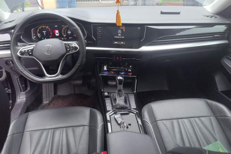 Used Volkswagen Passat 2022 330TSI Luxury Edition Center Console