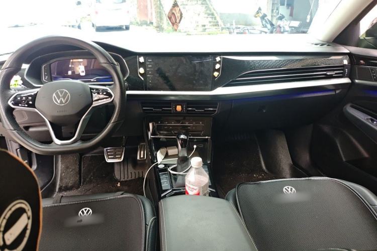 Used Volkswagen Passat 2022 330TSI Starry Luxury Edition Center Console