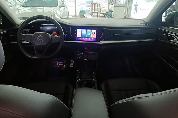 Used Volkswagen Passat 2022 280TSI Business Edition Center Console