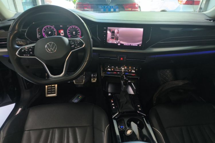 Used Volkswagen Passat 2022 330TSI Luxury Edition Center Console