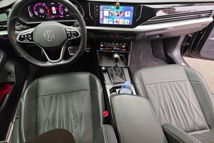 Used Volkswagen Passat 2022 330TSI Starry Luxury Edition Center Console