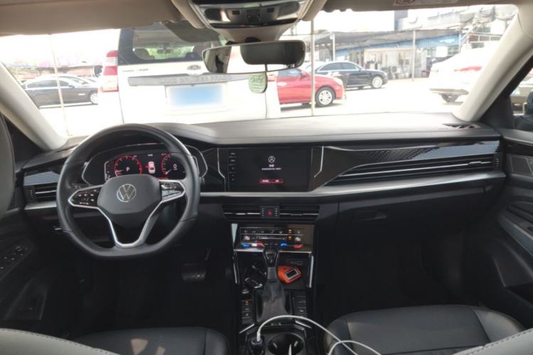 Used Volkswagen Passat 2022 330TSI Luxury Edition Center Console