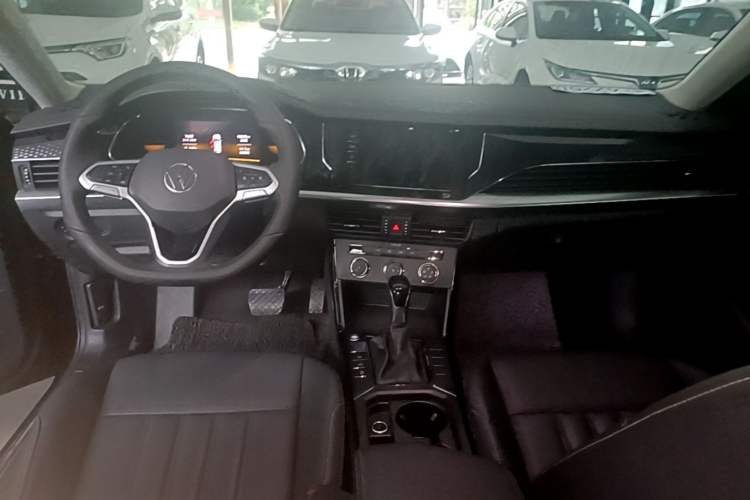 Used Volkswagen Passat 2022 280TSI Business Edition Center Console