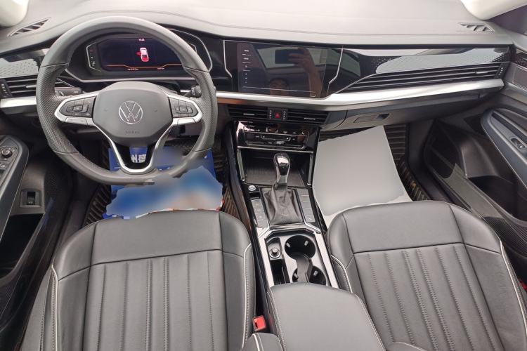 Used Volkswagen Passat 2022 330TSI Elite Edition Center Console