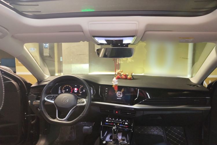 Used Volkswagen Passat 2022 330TSI Elite Edition Center Console