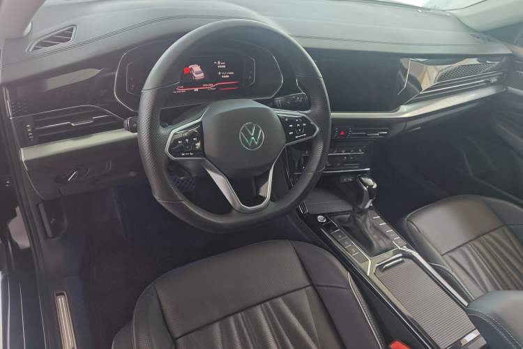 Used Volkswagen Passat 2022 330TSI Luxury Edition Center Console