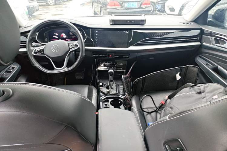 Used Volkswagen Passat 2022 330TSI Luxury Edition Center Console