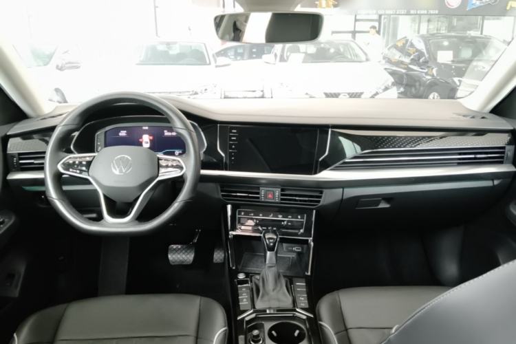Used Volkswagen Passat 2022 330TSI Starry Luxury Edition – Exclusive Special Edition Center Console