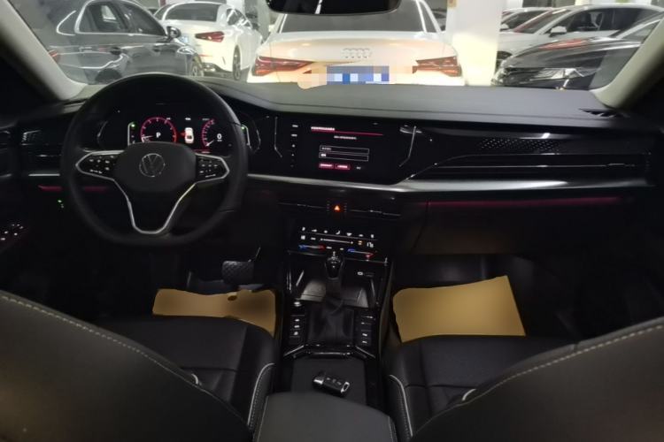 Used Volkswagen Passat 2022 330TSI Starry Luxury Edition Center Console
