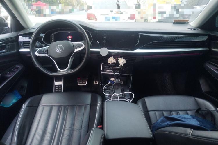 Used Volkswagen Passat 2022 330TSI Elite Edition Center Console