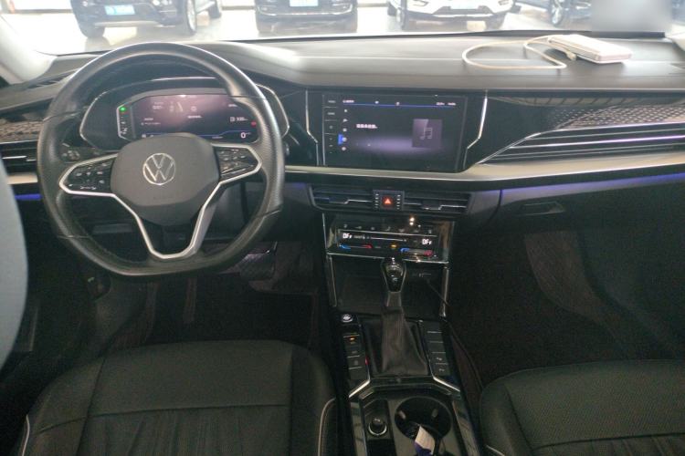 Used Volkswagen Passat 2022 330TSI Luxury Edition Center Console