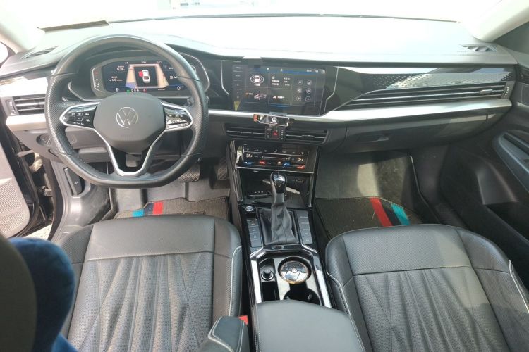 Used Volkswagen Passat 2022 330TSI Luxury Edition Center Console