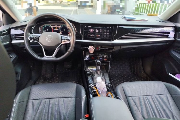 Used Volkswagen Passat 2022 330TSI Luxury Edition Center Console