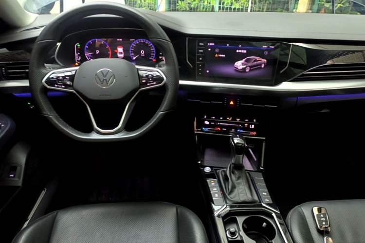 Used Volkswagen Passat 2022 330TSI Luxury Edition Center Console