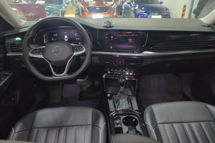 Used Volkswagen Passat 2022 330TSI Elite Edition Center Console