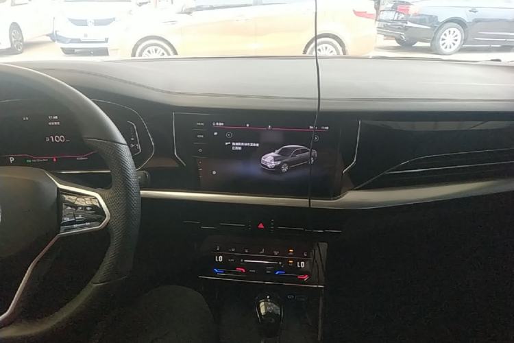 Used Volkswagen Passat 2022 330TSI Luxury Edition Center Console