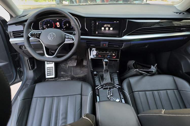 Used Volkswagen Passat 2022 330TSI Elite Edition Center Console