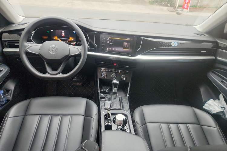 Used Volkswagen Passat 2022 280TSI Business Edition Center Console