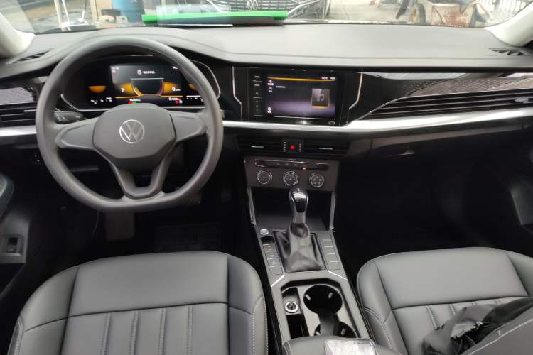 Used Volkswagen Passat 2022 280TSI Business Edition Center Console
