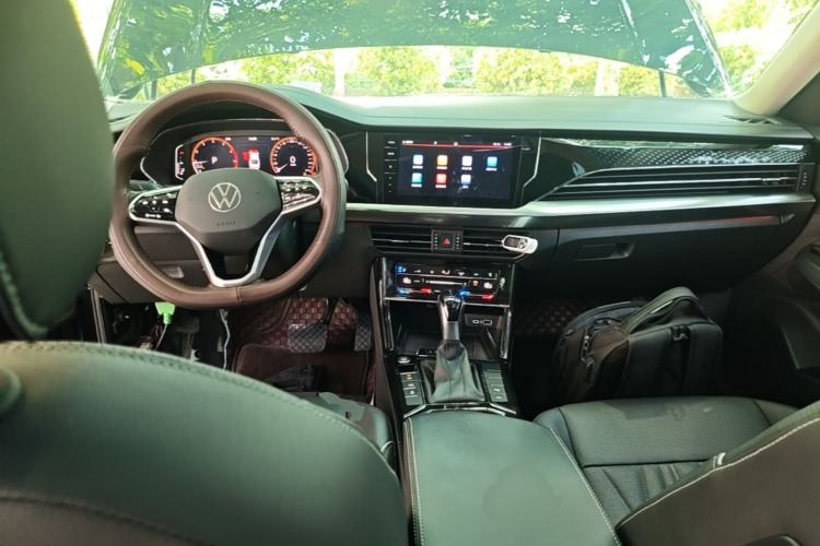 Used Volkswagen Passat 2022 330TSI Starry Luxury Edition – Exclusive Special Edition Center Console
