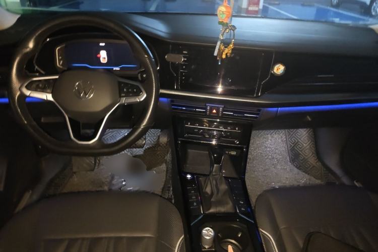Used Volkswagen Passat 2022 330TSI Luxury Edition Center Console