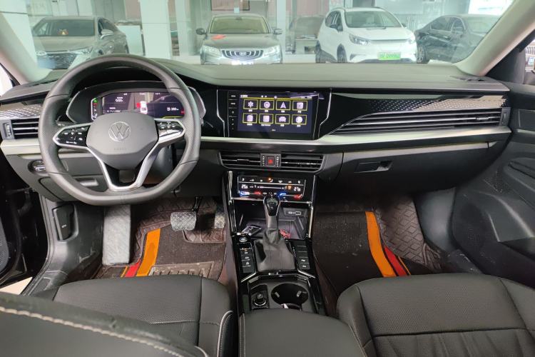 Used Volkswagen Passat 2022 330TSI Luxury Edition Center Console