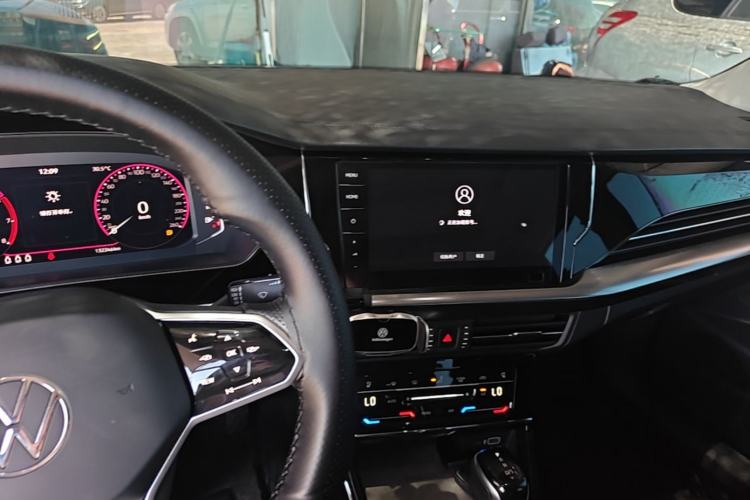 Used Volkswagen Passat 2022 330TSI Luxury Edition Center Console