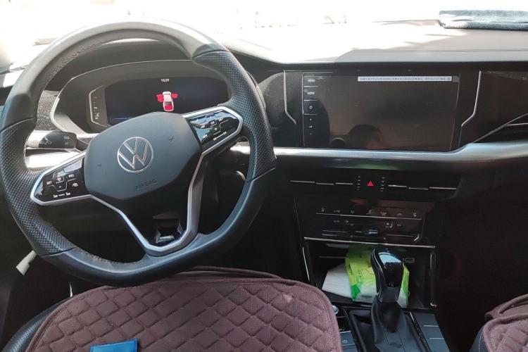 Used Volkswagen Passat 2022 330TSI Luxury Edition Center Console