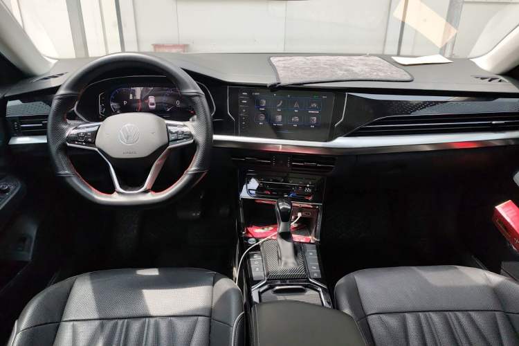 Used Volkswagen Passat 2022 330TSI Luxury Edition Center Console